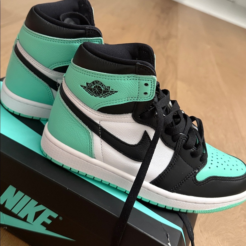 Air Jordan 1 Retro - Picture 4 of 12